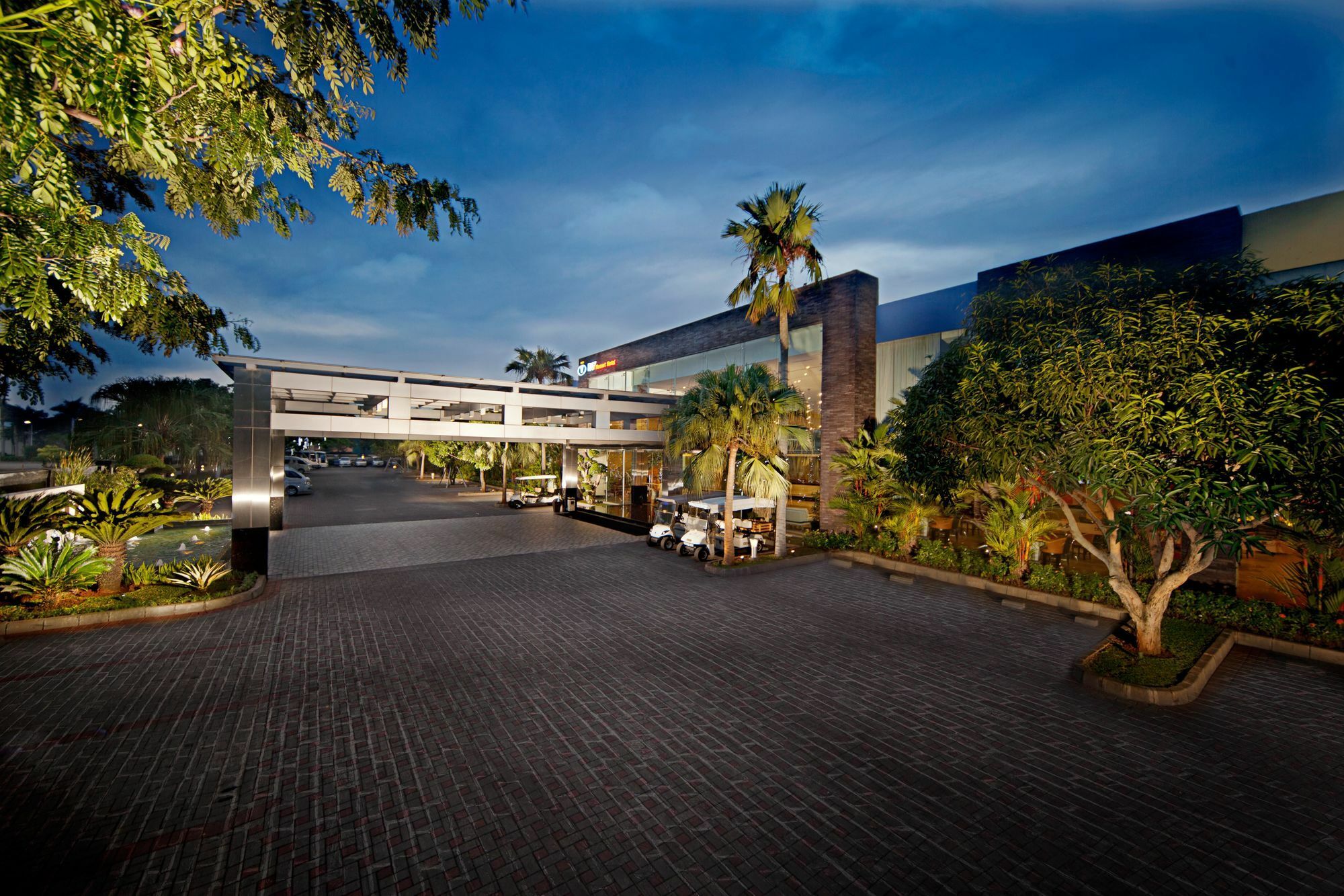 Fm7 Resort Hotel - Jakarta Airport Tangerang Exterior foto